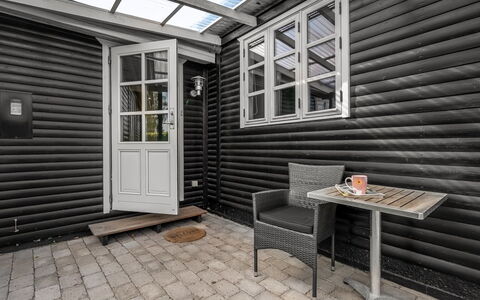Asa - 500M from the Sea: Meubilair, Hout, Interieur Ontwerp, Flooring, Verdieping, Stoel, Kamer, Plafond, Woonkamer, Appartement