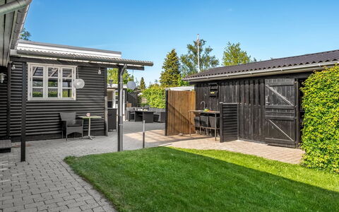 Asa - 500M from the Sea: Meubilair, Hout, Interieur Ontwerp, Flooring, Verdieping, Stoel, Kamer, Plafond, Woonkamer, Appartement