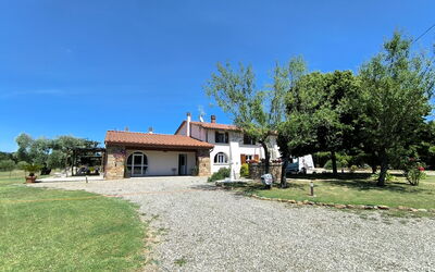 Scarlino 35: Toevlucht, Hotel, Badplaats
