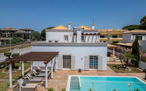 Villa Areias V6 Vip Properties: Toevlucht, Hotel, Badplaats