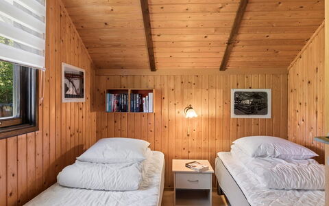 Kalervo - 2.9Km to the Fjord: Slaapkamer, Bed, Interieur Ontwerp, Hout, Plafond, Meubilair, Verdieping, Kamer, Laken, Bedding