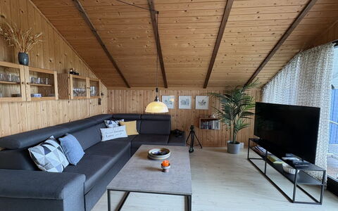 Kalervo - 2.9Km to the Fjord: Meubilair, Interieur Ontwerp, Bankstel, Flooring, Muur, Verdieping, Hout, Woonkamer, Plafond, Kamer