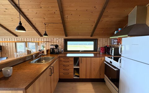 Kalervo - 2.9Km to the Fjord: Hout, Keuken, Interieur Ontwerp, Countertop, Flooring, Verdieping, Meubilair, Plafond, Beits, Toestel Van De Keuken