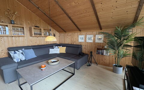Kalervo - 2.9Km to the Fjord: Meubilair, Hout, Interieur Ontwerp, Flooring, Bankstel, Verdieping, Woonkamer, Plafond, Houten Vloer, Kamer