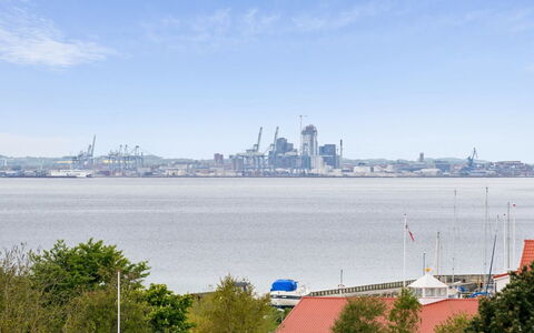 Raadengaard - 400M from the Sea: Lucht, Watervoorraden, Waterweg, Kust En Oceanic Landvormen, Zee, Kust, Oceaan, Boot, Watercraft, Horizon