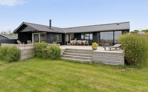 Raadengaard - 400M from the Sea: Dak, Huis, Verblijf, Huis, Veranda, Siding, Oprit, Landgoed, Boerderij, Werf