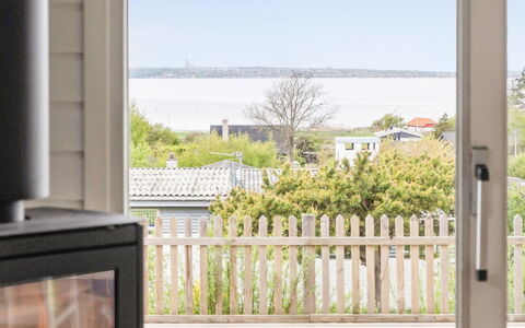Raadengaard - 400M from the Sea: Verdieping, Houten Vloer, Hardwood, Veranda, Beits, Dek, Balkon, Plank, Eco Hotel, Haard