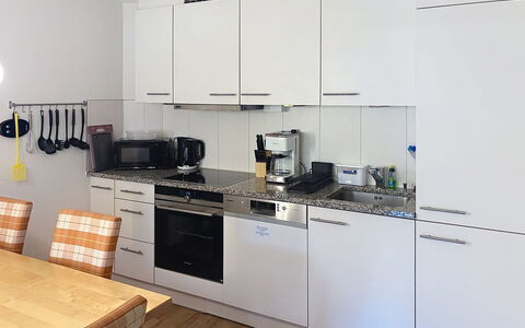 Mellau Appartments: Toestel Van De Keuken, Keuken, Countertop, Cabinetry, Flooring, Major Appliance, Meubilair, Interieur Ontwerp, Hout, Huishoudapparatuur