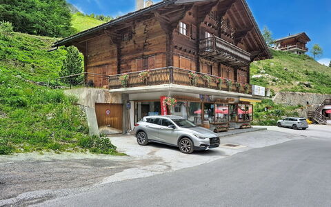 La Patrouille des Glaciers: Heuvel Station, Bergketen, Vallei, Dorp, Bergdorp, Balkon