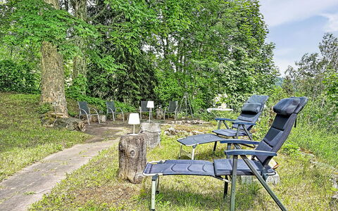 Auszeit für Körper und Seele: Meubilair, Buitenmeubels, Stoel, Tuin, Schaduw, Buitentafel, Backyard, Park