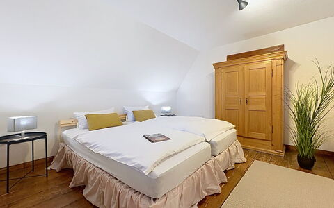 Auszeit für Körper und Seele: Meubilair, Interieur Ontwerp, Bed, Slaapkamer, Verdieping, Flooring, Plafond, Hout, Kamer, Verlichting