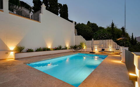 Romantica: Zwembad, Toevlucht, Samengesteld Materiaal, Eco Hotel, Landschap Verlichting, Waterpartij, Landgoed, Schaduw, Hotel, Villa
