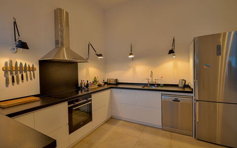 Romantica: Keuken, Toestel Van De Keuken, Countertop, Major Appliance, Interieur Ontwerp, Lichte Inrichting, Flooring, Fornuis, Cabinetry, Plafond