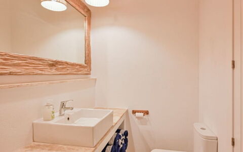 Romantica: Wastafel In De Badkamer, Badkamer, Muur, Loodgieterswerkinrichting, Flooring, Hout, Verdieping, Interieur Ontwerp, Wastafel, Badkamerkast