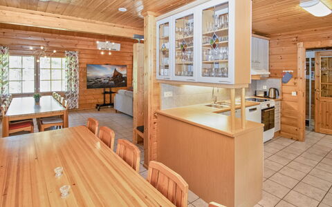 Joutsen: Hout, Verblijf, Plafond, Huis, Blokhut, Hardwood, Beits, Zolder, Keuken, Timmerhout