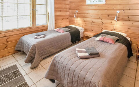 Loviisa 614: Hout, Verdieping, Interieur Ontwerp, Flooring, Meubilair, Plafond, Bed, Kamer, Houten Vloer, Slaapkamer