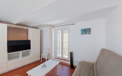 Bellevue: Meubilair, Interieur Ontwerp, Flooring, Verdieping, Hout, Kamer, Televisie, Appartement, Woonkamer