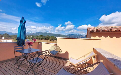 Hameau de Saint Cyprien: Meubilair, Buitenmeubels, Huis, Appartement, Balkon, Stoel, Beits, Schaduw, Villa, Hardwood