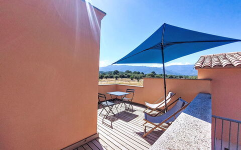 Hameau de Saint Cyprien: Meubilair, Buitenmeubels, Stoel, Tuin, Backyard, Schaduw, Werf, Landscaping, Eco Hotel, Buitentafel