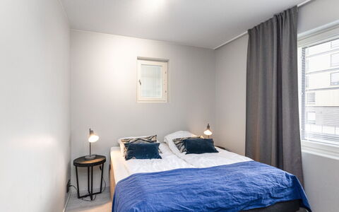Levin Kunkku B2: Slaapkamer, Bed, Interieur Ontwerp, Verdieping, Flooring, Laken, Plafond, Bedding, Meubilair, Linens