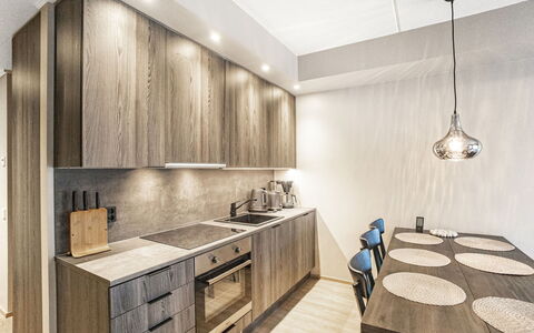Äkäspokka: Interieur Ontwerp, Flooring, Hout, Plafond, Meubilair, Verdieping, Lichte Inrichting, Cabinetry, Appartement, Houten Vloer