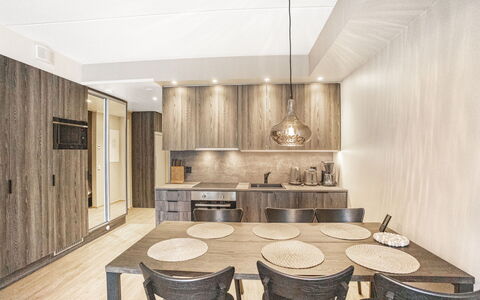 Äkäspokka: Flooring, Interieur Ontwerp, Hout, Meubilair, Verdieping, Plafond, Houten Vloer, Verlichting, Lichte Inrichting, Appartement