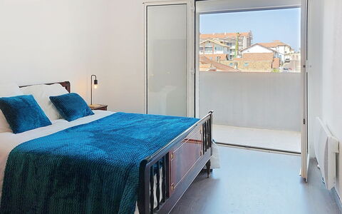 Les Dunes: Bed, Slaapkamer, Flooring, Verdieping, Interieur Ontwerp, Meubilair, Laken, Bedding, Kamer, Plafond