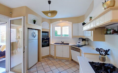 Sérénité: Toestel Van De Keuken, Keuken, Major Appliance, Countertop, Interieur Ontwerp, Flooring, Huishoudapparatuur, Meubilair, Cabinetry, Verdieping
