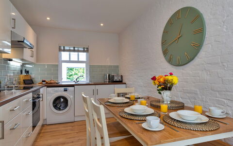 Farmhouse Cottage, Nether Burrows: Flooring, Interieur Ontwerp, Hout, Meubilair, Major Appliance, Countertop, Plafond, Verdieping, Keuken, Toestel Van De Keuken