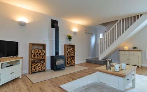 Farmhouse Cottage, Nether Burrows: Meubilair, Interieur Ontwerp, Flooring, Muur, Verdieping, Hout, Plafond, Kamer, Huis, Woonkamer