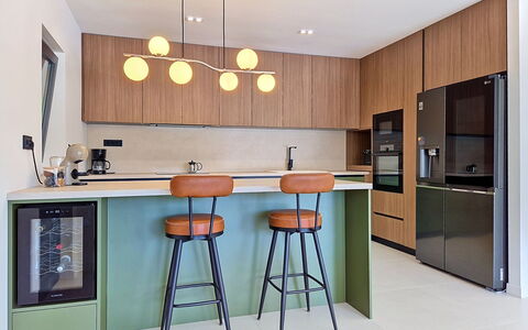 Sunce: Meubilair, Interieur Ontwerp, Keuken, Countertop, Lichte Inrichting, Cabinetry, Flooring, Hout, Plafond, Toestel Van De Keuken