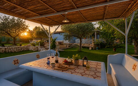 Villa le 2 Emme: Meubilair, Stoel, Buitenmeubels, Tafel, Toevlucht, Schaduw, Tuin, Backyard, Buitentafel, Patio