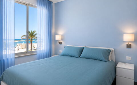 La Casa di Luigi: Blauw, Meubilair, Interieur Ontwerp, Verdieping, Flooring, Slaapkamer, Kamer, Bed, Linens, Bedding