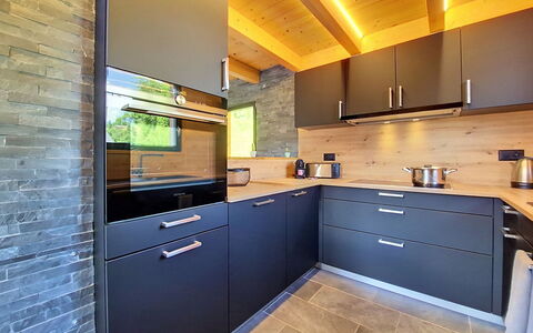 Chalet le Bleusy: Keuken, Countertop, Hout, Flooring, Cabinetry, Interieur Ontwerp, Toestel Van De Keuken, Meubilair, Verdieping, Major Appliance
