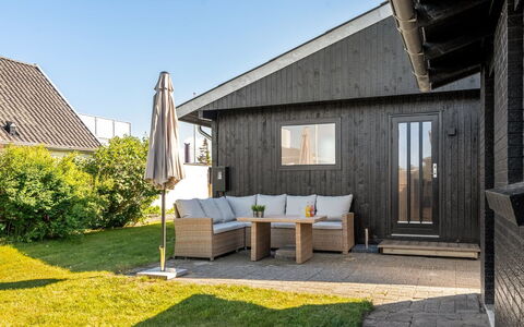 Ensio - 750M from the Sea: Hout, Meubilair, Stoel, Zee, Appartement, Balkon, Oceaan, Schaduw, Buitenmeubels, Beits