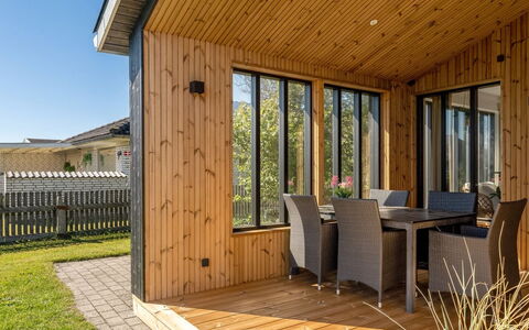 Ensio - 750M from the Sea: Hout, Meubilair, Stoel, Zee, Appartement, Balkon, Oceaan, Schaduw, Buitenmeubels, Beits