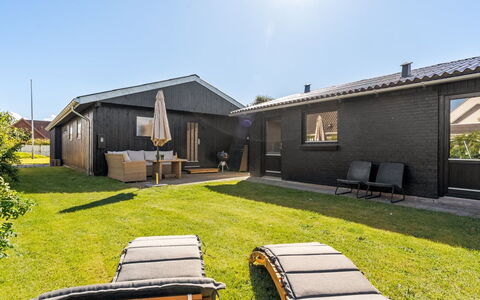 Ensio - 750M from the Sea: Hout, Meubilair, Stoel, Zee, Appartement, Balkon, Oceaan, Schaduw, Buitenmeubels, Beits