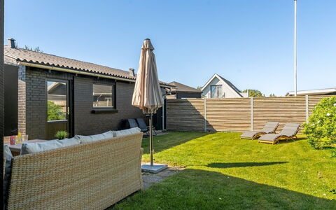 Ensio - 750M from the Sea: Hout, Meubilair, Stoel, Zee, Appartement, Balkon, Oceaan, Schaduw, Buitenmeubels, Beits