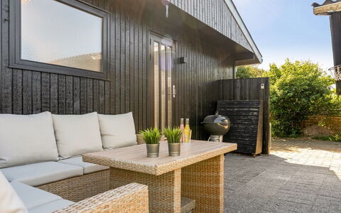 Ensio - 750M from the Sea: Hout, Meubilair, Stoel, Zee, Appartement, Balkon, Oceaan, Schaduw, Buitenmeubels, Beits