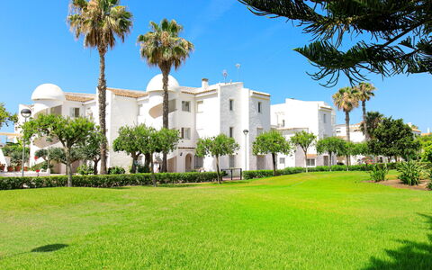 Laguna Beach Padel: Hout, Meubilair, Stoel, Zee, Appartement, Balkon, Oceaan, Schaduw, Buitenmeubels, Beits