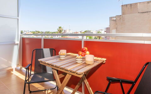 Benicarlo Center: Hout, Meubilair, Stoel, Zee, Appartement, Balkon, Oceaan, Schaduw, Buitenmeubels, Beits