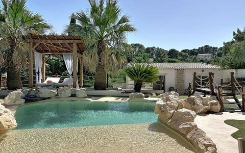 Villa le Lagon: Hout, Meubilair, Stoel, Zee, Appartement, Balkon, Oceaan, Schaduw, Buitenmeubels, Beits