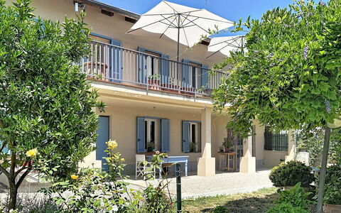 La Casetta di Palmira: Struik, Woongebied, Schaduw, Veranda, Landgoed, Buitenmeubels, Balkon, Tuin, Werf, Stoel