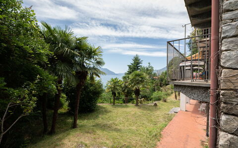 Malpaga: Heuvel, Huis, Heuvel Station, Verblijf, Bergketen, Helling, Landgoed, Balkon, Veranda