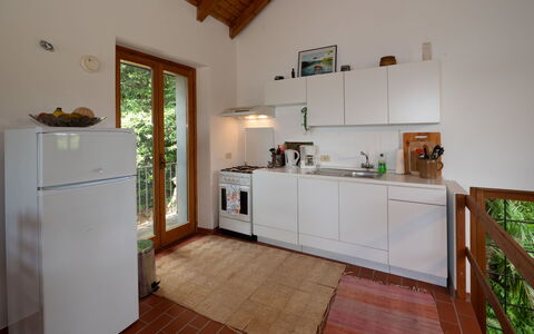 Malpaga: Flooring, Interieur Ontwerp, Hout, Keuken, Meubilair, Verdieping, Toestel Van De Keuken, Countertop, Plafond, Major Appliance