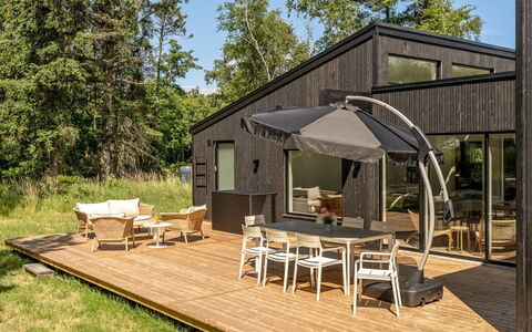 Adrian - 500M from the Sea: Hout, Dek, Hardwood, Verblijf, Garden Gebouwen, Plank, Siding, Beits, Veranda, Schaduw
