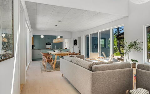 Adrian - 500M from the Sea: Flooring, Interieur Ontwerp, Verdieping, Hout, Plafond, Meubilair, Houten Vloer, Huis, Bankstel, Woonkamer