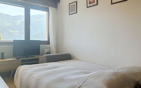 Résidence Croix de Coeur: Meubilair, Bed, Slaapkamer, Interieur Ontwerp, Laken, Bedding, Linens, Kamer, Verdieping, Flooring