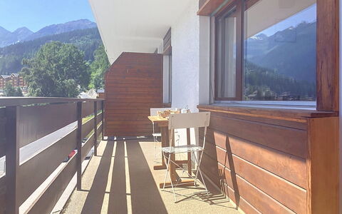 Résidence Croix de Coeur: Bergketen, Balkon, Schaduw, Alpen, Ridge, Vallei, Beits, Daylighting, Hardwood, Bergdorp