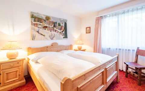 Haus Ner A1: Bed, Slaapkamer, Bedding, Laken, Meubilair, Interieur Ontwerp, Hout, Bed Frame, Linens, Kamer